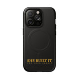 "She Built It – Not Your Credit" - Minimalistische magnetische iPhone-Hülle