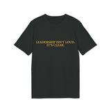 „Leadership Isn’t Loud. It’s Clear.“ – Statement T-Shirt über leise Führung & Klarheit
