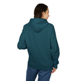 „Who Defines Power? Time to Rewrite It.“ – Bio-Hoodie über Macht & Selbstbestimmung