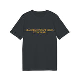 „Leadership Isn’t Loud. It’s Clear.“ – Statement T-Shirt über leise Führung & Klarheit