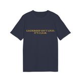 „Leadership Isn’t Loud. It’s Clear.“ – Statement T-Shirt über leise Führung & Klarheit