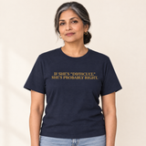 Frau trägt das T-Shirt „If She’s ‚Difficult,‘ She’s Probably Right.“ in French Navy